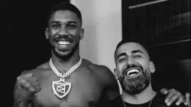 Potret kebersamaan Anthony Joshua dan Sina Ghami.