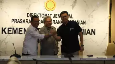 Direktur Pupuk Kementan selaku Kuasa Pengguna Anggaran (KPA) Subsidi Pupuk, Jekvy Hendra (tengah).