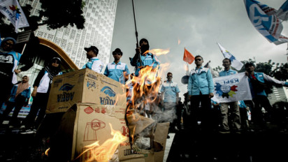 Berita Foto: Demo Hari Ini, Ribuan Buruh Turun ke Jalan, Minta Gubernur Jabar Revisi UMP 2026