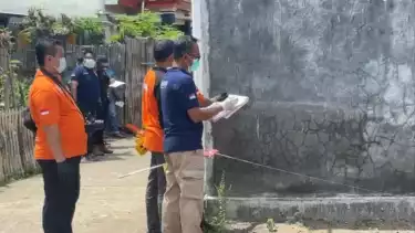 Tim Inafis Polda Jatim kembali olah TKP di Situbondo lokasi satu keluaraga tewas