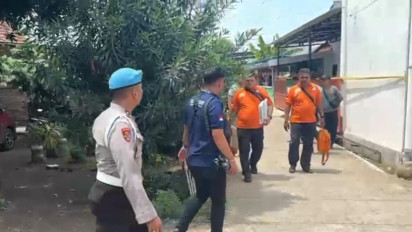 Olah TKP Pembunuhan Satu Keluarga di Situbondo, Polisi Amankan HP dan Pisau di Kamar Mandi