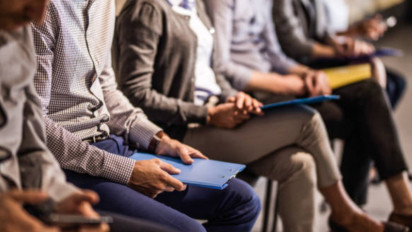 Peran Kolaborasi Kampus–Industri dalam Menekan Pengangguran: Tantangan Penyerapan Lulusan Perguruan Tinggi di Pasar Kerja Modern