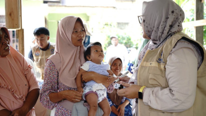 Layanan Kesehatan Gratis dan Bantuan Logistik, Disalurkan Tim PKM UMSU ke Pantai Cermin Langkat