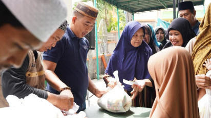 Harga Kebutuhan Pokok Melonjak Saat Momen Nataru, Sandiaga Uno Gelar Bazar Sembako Murah di Jakarta Utara