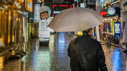 Malam Tahun Baru 2026 Diguyur Hujan? Rayakan di Rumah Tetap Asyik dengan 7 Ide Seru Ini