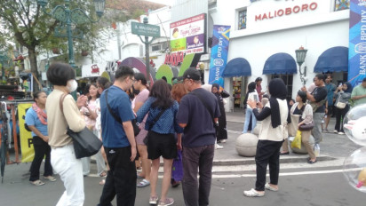 Lonjakan Pengunjung, Tugu Pal Putih-Malioboro Yogyakarta Bebas Kendaraan Jelang Pergantian Tahun 2026