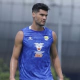 Gagal Pertahankan Frans Putros, Persib Justru Berhasil Perpanjang Kontrak Julio Cesar