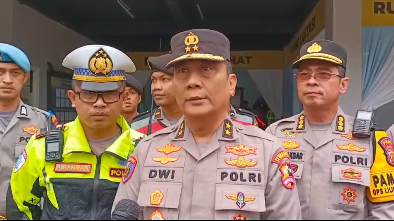 Jelang Tahun Baru 2026, Itwasum Polri Cek Jalur Puncak Bogor, Ingatkan Pengendara Rutin Cek Kendaraan
            - galeri foto