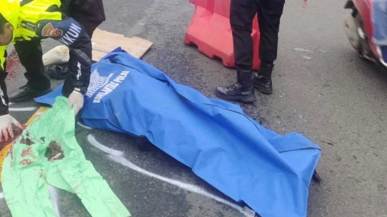 Gagal Nyalip, Pemotor Tewas Akibat Bersenggolan dan Terlindas Pick Up di Puncak
            - galeri foto