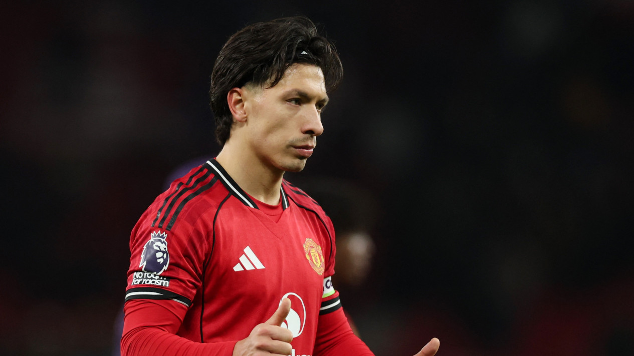 MU Gagal Menang Lagi di Old Trafford, Lisandro Martinez Murka Usai Ditahan Wolves Juru Kunci
            - galeri foto