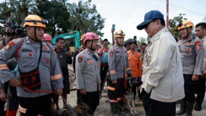 Momen Prabowo Sapa Polisi K-9 yang 24 Hari Cari Korban Hilang di Tapanuli Selatan