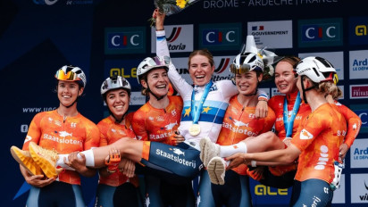 Dominasi Tak Terbantahkan, Tadej Pogacar dan Demi Vollering Jadi Raja dan Ratu Balap Sepeda Dunia 2025