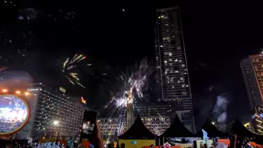 Berita Foto: Warga Jakarta Rayakan Tahun Baru 2026 di Bundaran HI
