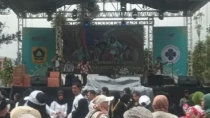 Malam Pergantian Tahun Baru 2026, Warga Tumpah Tuah di Festival Puncak