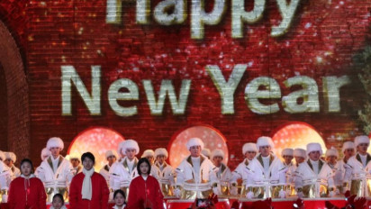 Warga Beijing Tabuh Genderang Saat Perayaan Pergantian Tahun 2026 di Tembok Besar