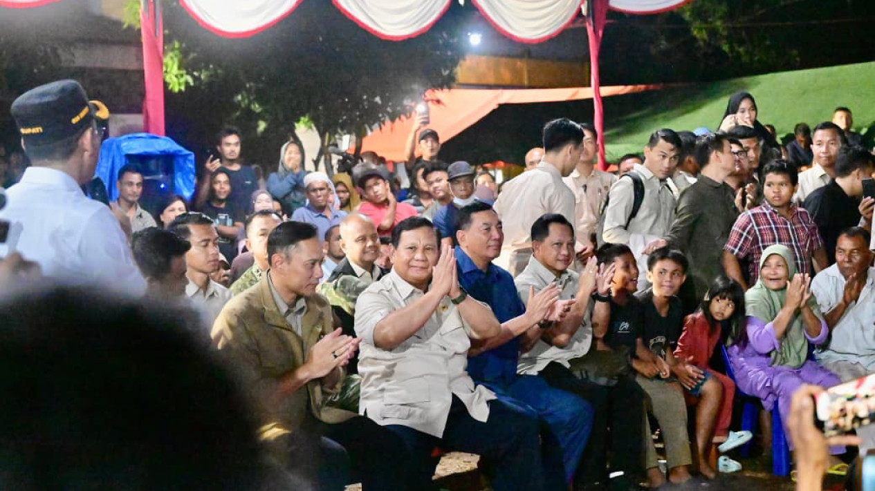 Rayakan Tahun Baru 2026, Prabowo Ajak Korban Bencana di Tapanuli Selatan Nyanyi  Lagu Tanah Airku
            - galeri foto
