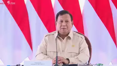 Presiden Prabowo saat meninjau pembangunan rumah hunian Danantara, di Aceh Tamiang, Kamis (1/1/2026).