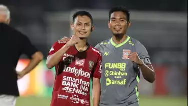 Mantan pemain Persib Bandung Dias Angga (kiri) dan Wildansyah (kanan)