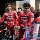 Paolo Simoncelli Sebut VR46 Dianggap Sebagai Penyebab Francesco Bagnaia Kalah dari Marc Marquez di MotoGP 2025