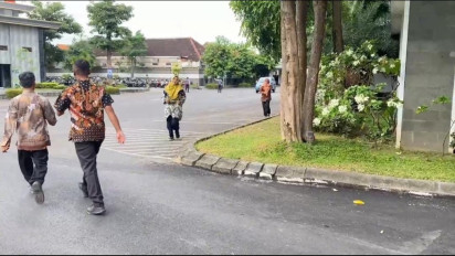 Hari Pertama Kerja di Pemkab Jombang Diwarnai ASN Terlambat Hingga Main Hp