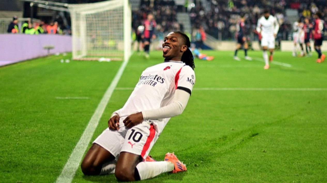 Jadi Pahlawan Kemenangan, Rafael Leao Bongkar Trik Cerdik Allegri di Ruang Ganti yang Bawa AC Milan Taklukkan Cagliari
            - galeri foto