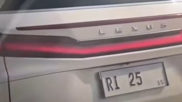 Viral Mobil Pelat RI 25 Diduga Serobot Antrean di Gerbang Tol Cilandak, Polisi Tunggu Konfirmasi Instansi