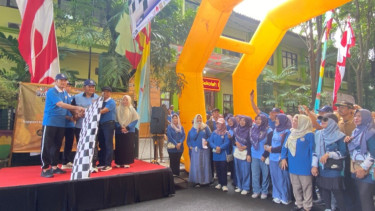 Jadi Ketua Ikatan Alumni, Wamentrans Hadiri Acara Dies Natalis ke-75 SMP Negeri 1 Lamongan