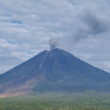 Gunung Semeru Alami 30 Kali Gempa Letusan dan Getaran Banjir, Status Masih Siaga