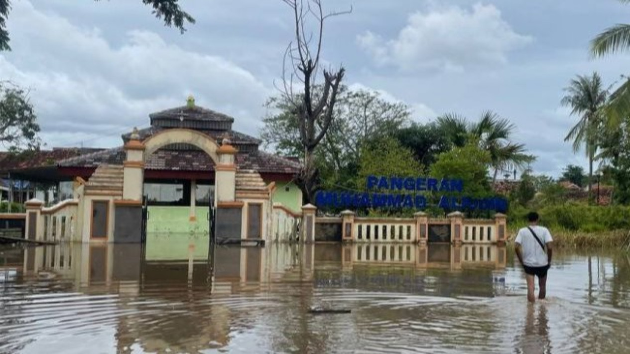 Pemkot Serang sebut Alih Fungsi Lahan Bantaran Sungai Picu Banjir
            - galeri foto