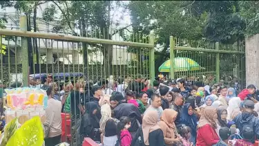 Hari Terakhir Libur Panjang, Ribuan Wisatawan Padati Bandung Zoo