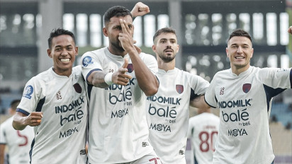 Laskar Cisadane Curi Poin Penuh, Laga Persis Solo Vs Persita Tangerang Diwarnai Flare