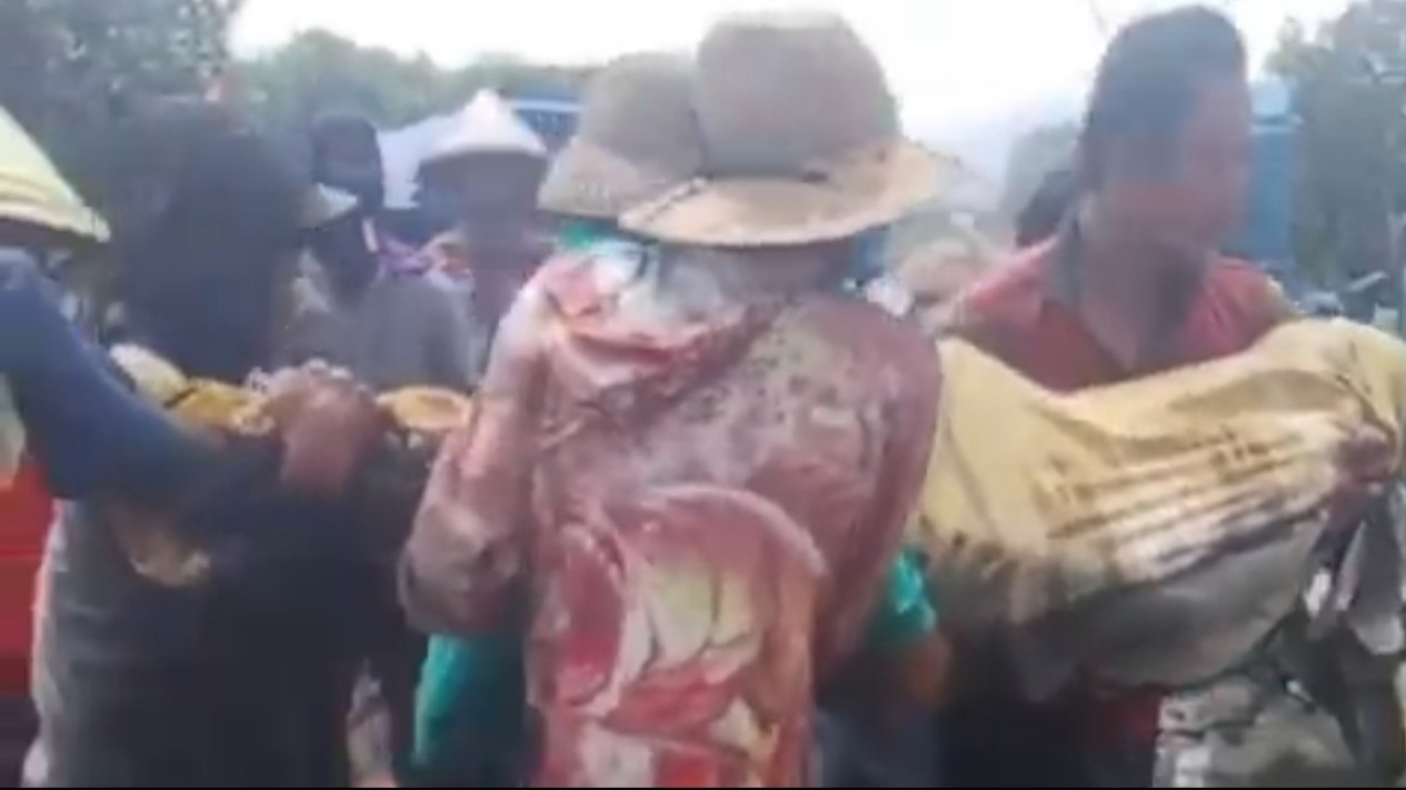 Usai Cari Bukur, Nelayan Asal Dukuhseti Pati Tewas Mendadak di Atas Perahu saat Masuk Muara Laut
            - galeri foto