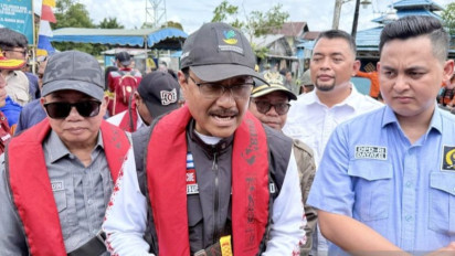 Tinjau Banjir di Banjar Kalsel, Mensos Tegaskan Tak Ada Perbedaan Perlakuan dalam Penyaluran Bantuan