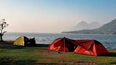 Are perkemahan di tempat wisata Parang Gombong Purwakarta