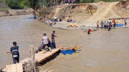 Bantu Anak-anak Korban Bencana Aceh, TNI Distribusikan 1.800 Paket Perlengkapan Sekolah