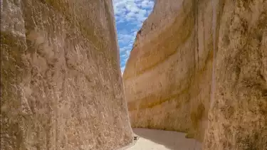 Lorong On The Rock Pantai Drini, Kabupaten Gunungkidul, DI Yogyakarta