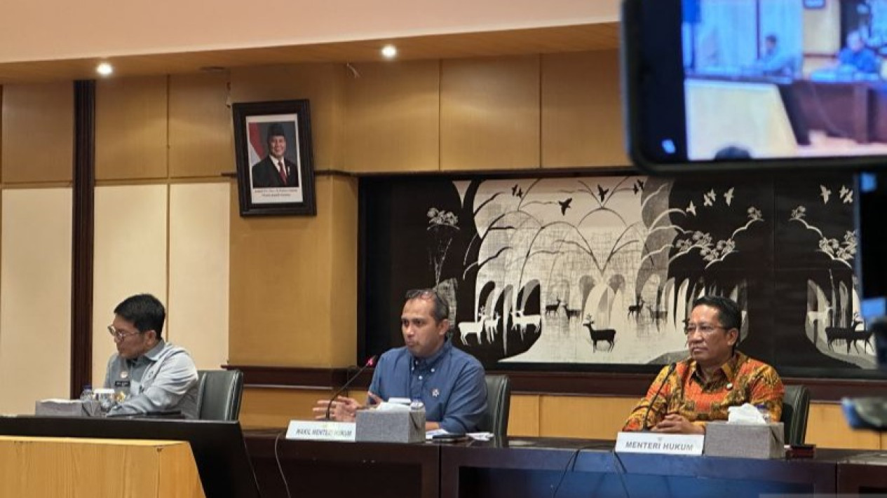 Wamenkum Tegaskan Pasal Penghinaan Presiden Tidak Bungkam Kritik: Tolong Baca Sekaligus dengan Penjelasannya
            - galeri foto