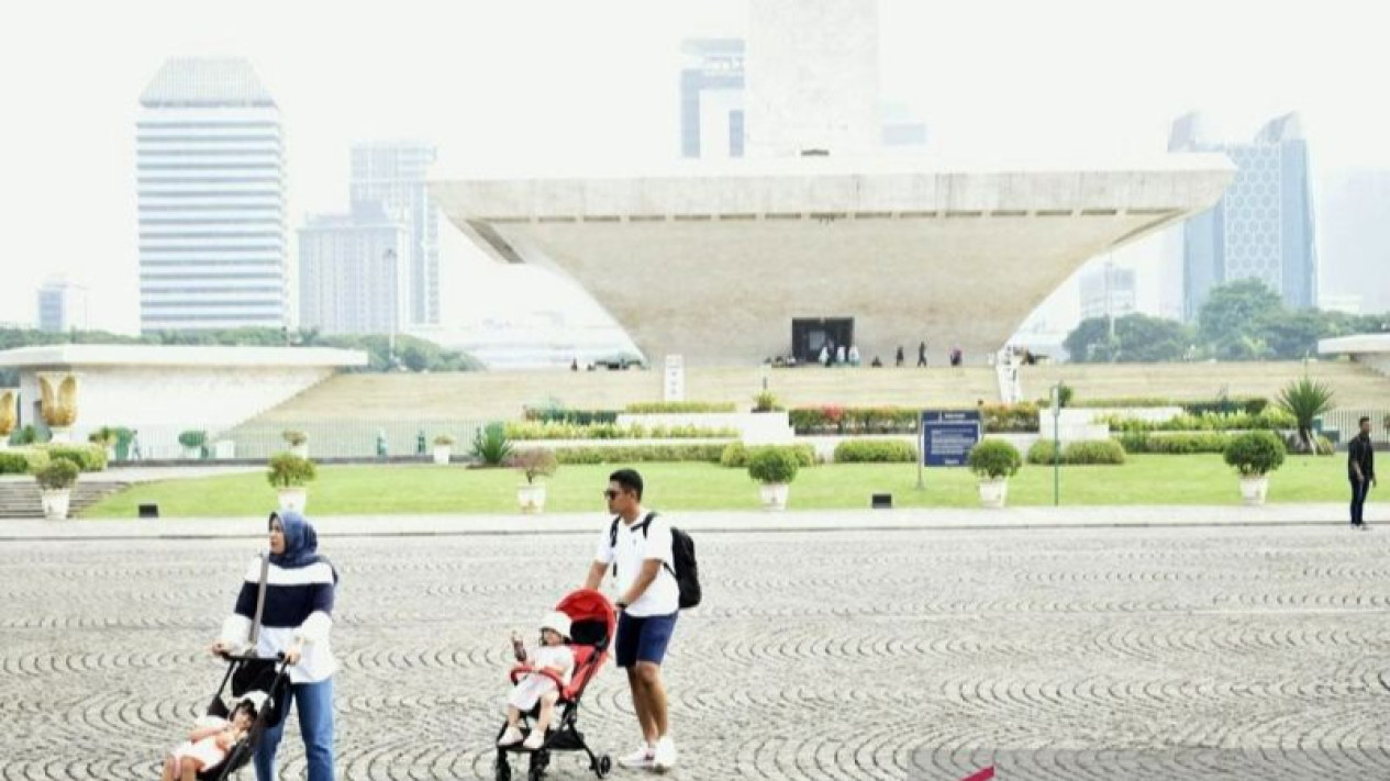 Prakiraan BMKG Cuaca Hari Ini: Jakarta Cerah, Waspada Hujan Saat Dini Hari
            - galeri foto