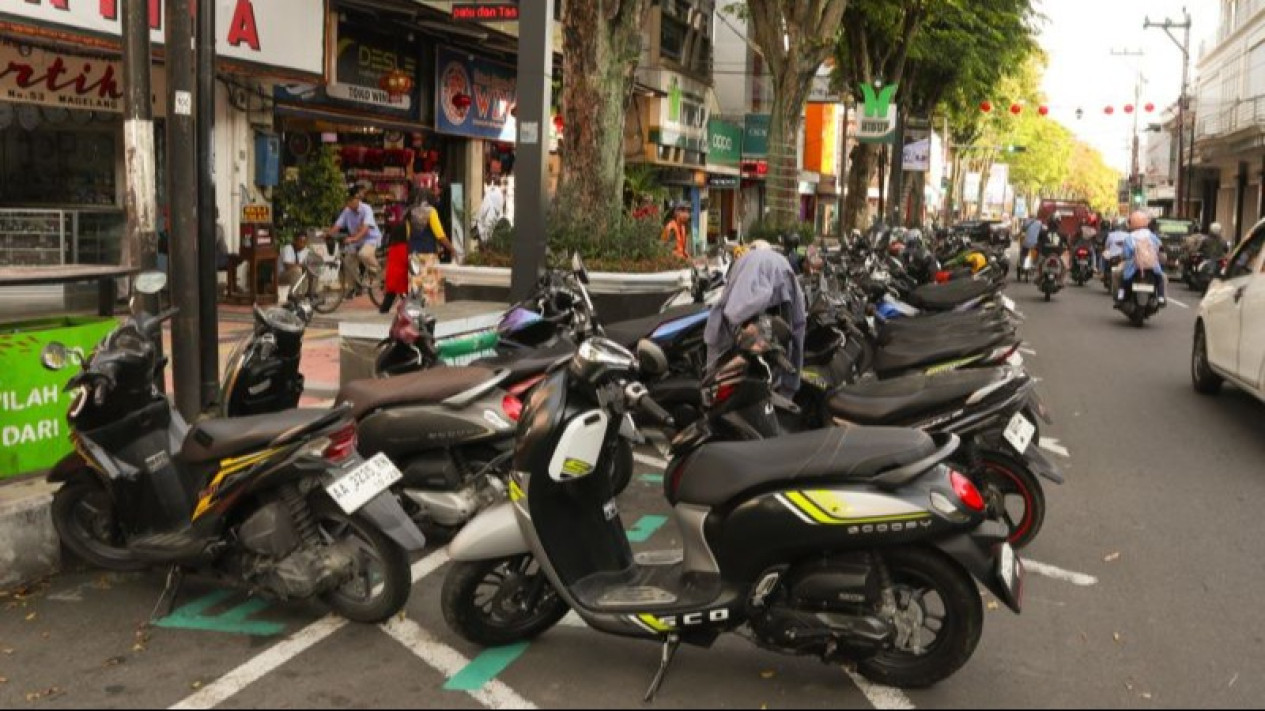 Kabar Gembira, Tarif Parkir Motor dan Mobil di Kota Magelang Turun
            - galeri foto