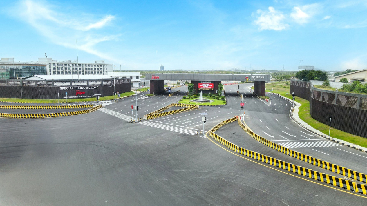 Utamakan Keselamatan Pengguna Jalan, KEK Gresik Fasilitasi APILL
            - galeri foto