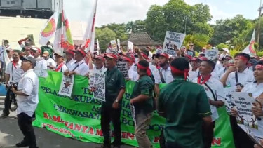 Ribuan Pekerja SPBUN XII Aksi Damai Terkait Konflik Lahan JCE dan Blawan di Bondowoso