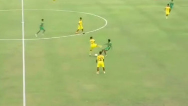 Fatal! PSSI Jatim Resmi Larang Pemain PS Putra Jaya Pasuruan Aktif di Sepak Bola Seumur Hidup Usai Aksi Tendangan Kungfu