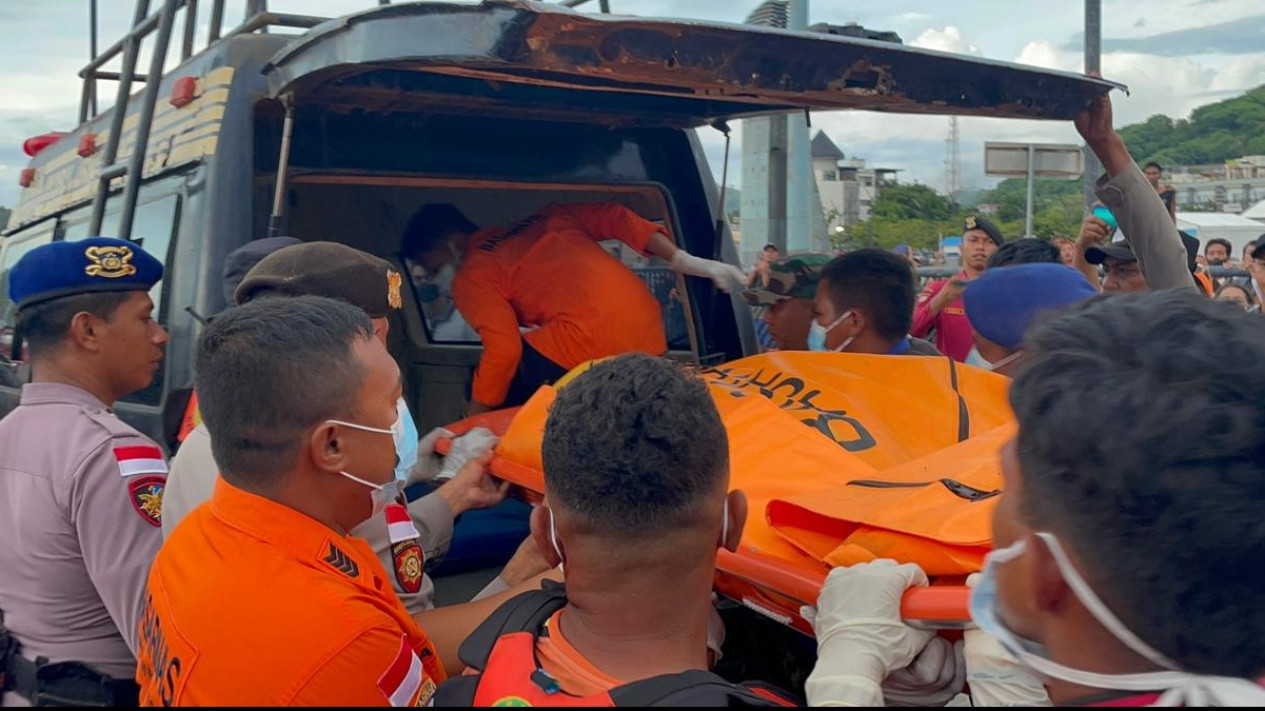 Basarnas Konfirmasi Jenazah yang Ditemukan adalah Korban ke Tiga KLM Putri Sakina
            - galeri foto