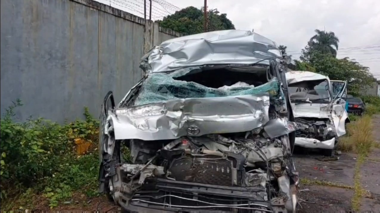 Mobil Travel Rombongan Guru Tabrak Truk Beton di Tol Semarang-Solo, Satu Meninggal Dunia
            - galeri foto