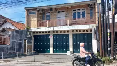 Penampakan ruko di Jalan Gito Gati, Kabupaten Sleman, DIY yang diduga menjadi markas scam jaringan internasional tampak sepi pada Selasa (6/1/2026).