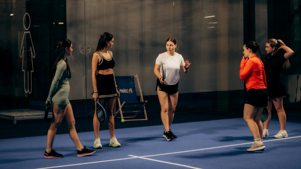 Siapa Bilang Cuma Jadi Coach, 5 Peluang Karier Ini Juga Menjanjikan di Industri Padel yang Sedang Booming
            - galeri foto