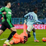 CEO Sassuolo Kasih Lampu Hijau! Inter Milan Siap Gerilya Angkut Tandem Jay Idzes untuk Regenerasi Lini Belakang