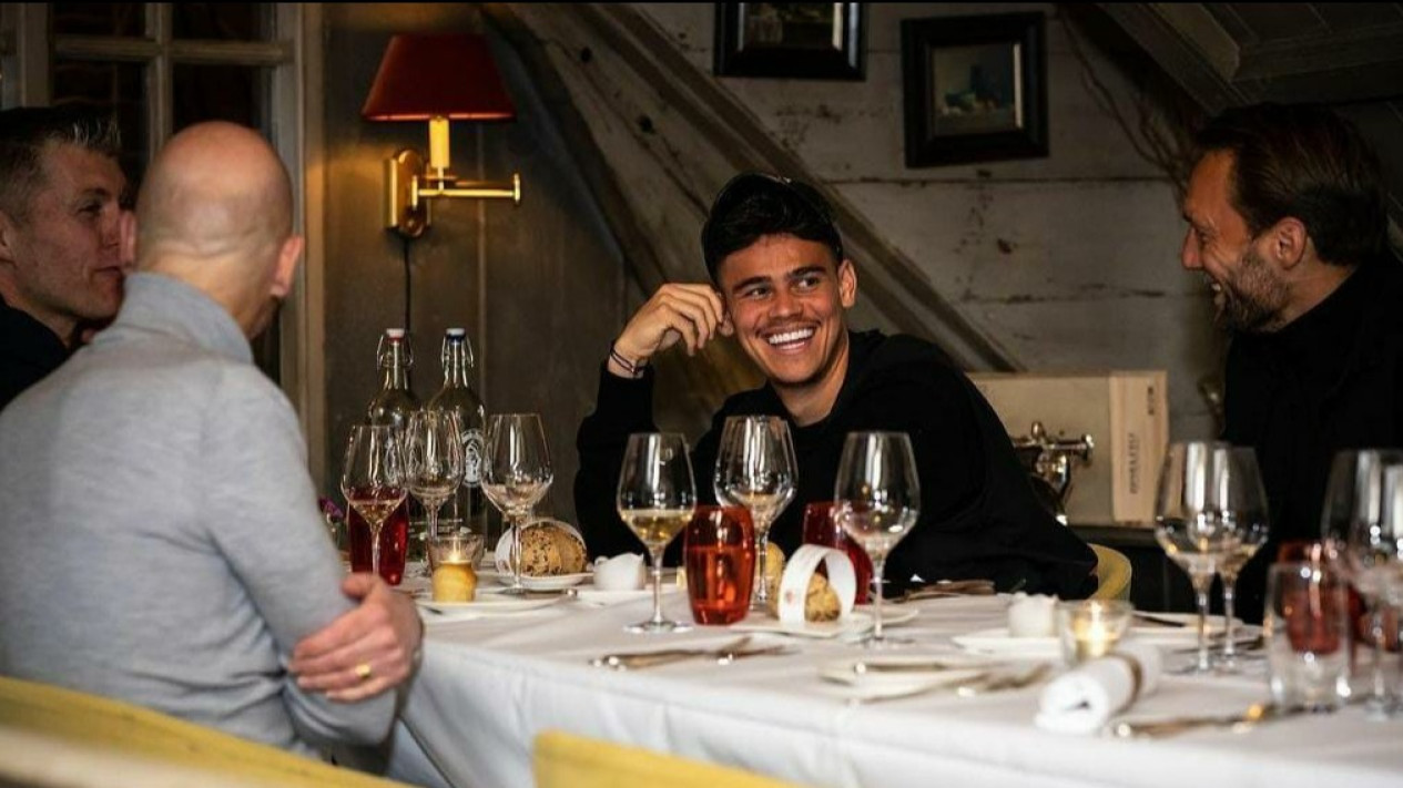 Erik ten Hag Resmi Jadi Direktur Teknik Baru FC Twente, Pemain Timnas Indonesia Mees Hilgers Dapat Untung?
            - galeri foto