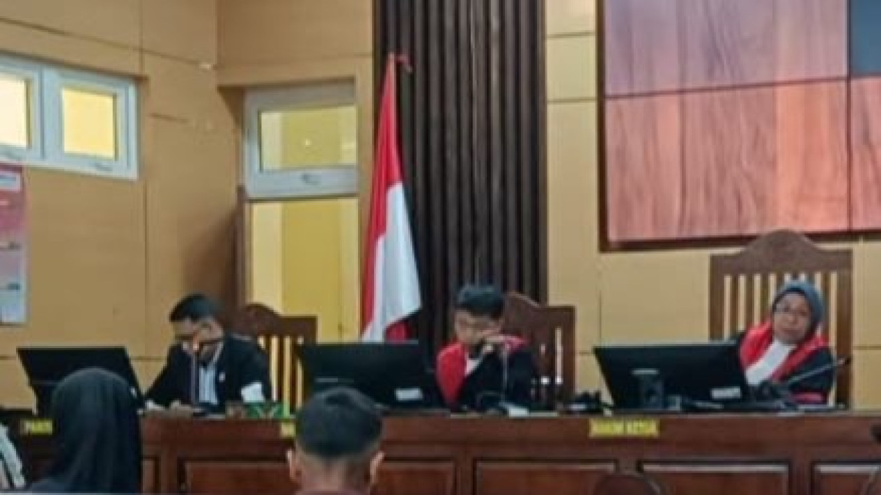 Setahun Lebih Menanti Keadilan, Kasus Peluru Nyasar yang Melukai Pelajar MTs Padang Pariaman Masuk Tahap Pemeriksaan Saksi
            - galeri foto