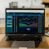 Sinyal Ekonomi Indonesia Berubah Beragam di 2026, Para Trader USD/IDR Bersiap Menghadapi Volatilitas